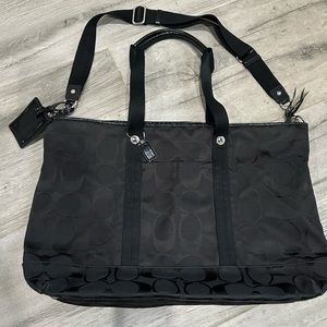 Zip up Coach tote